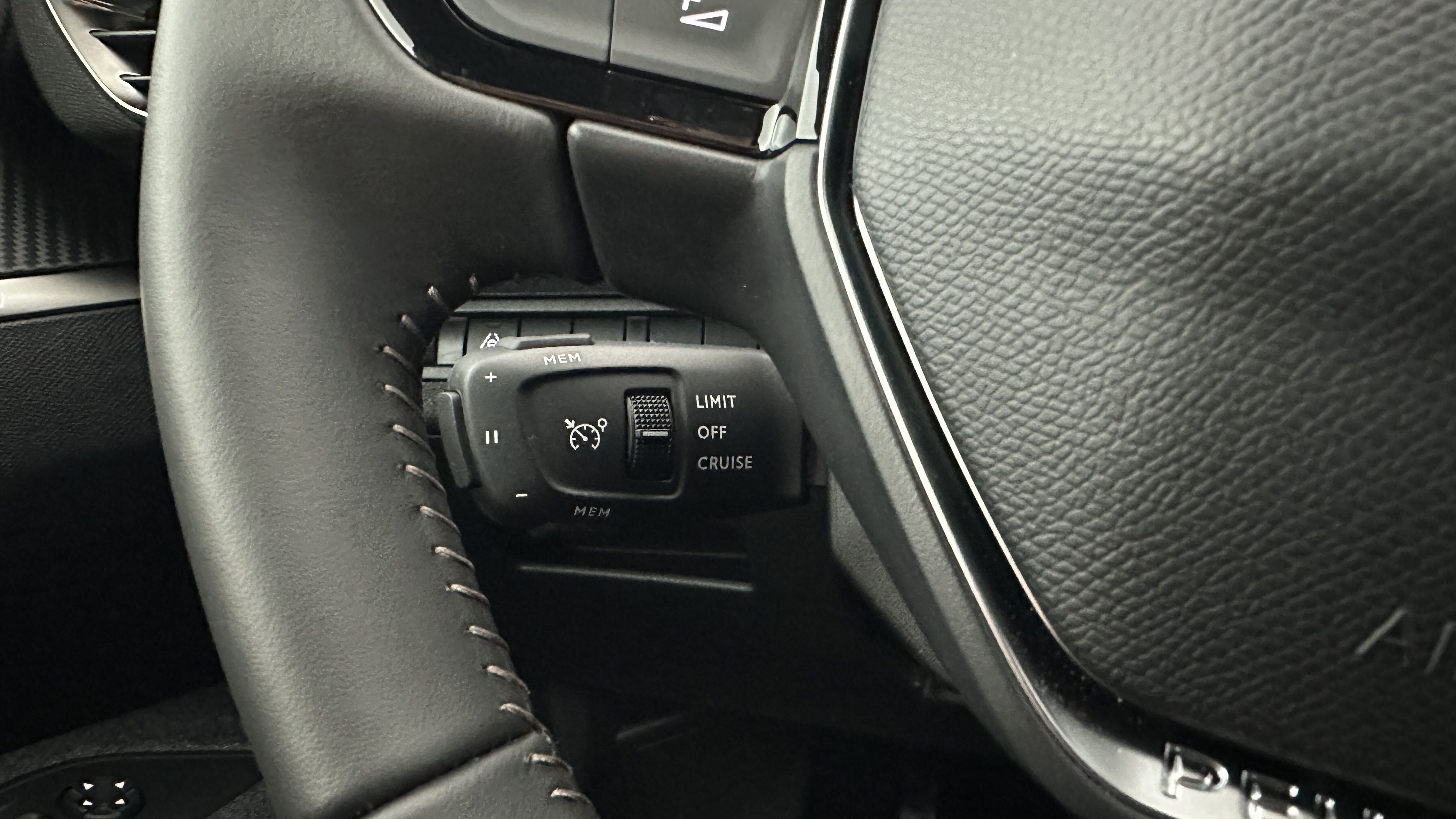 GLI00002314_p53 - PEUGEOT - 5008 - 2023 - photo 22