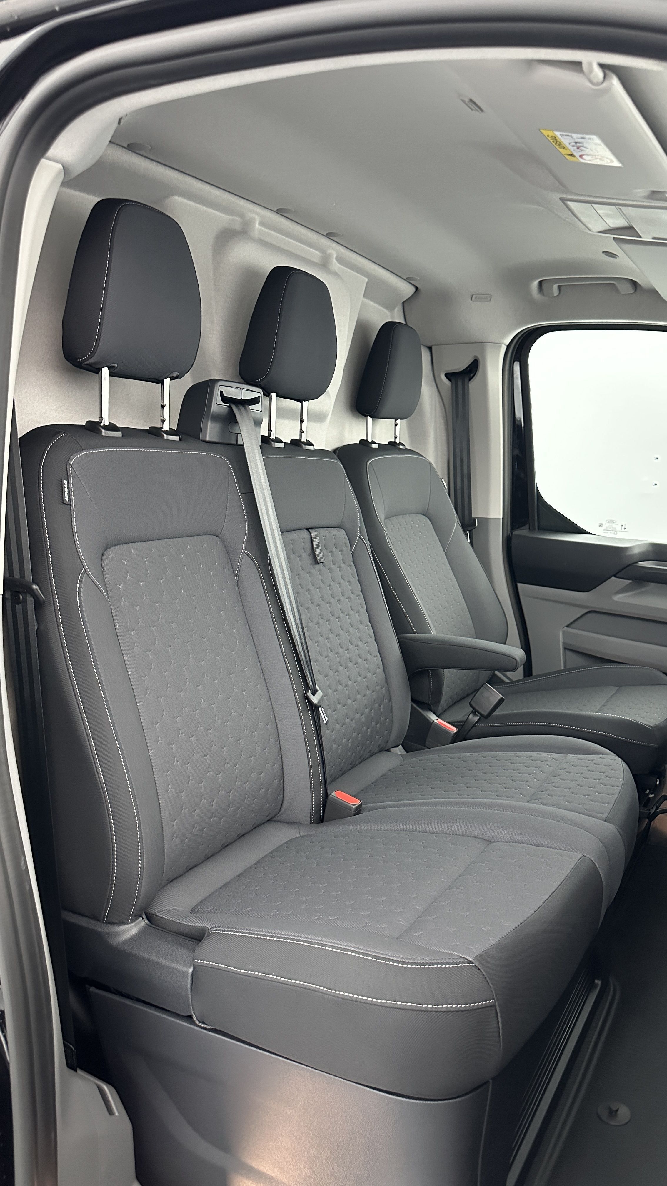 GLI00001261_p53 - FORD - TRANSIT - 2025 - photo 15