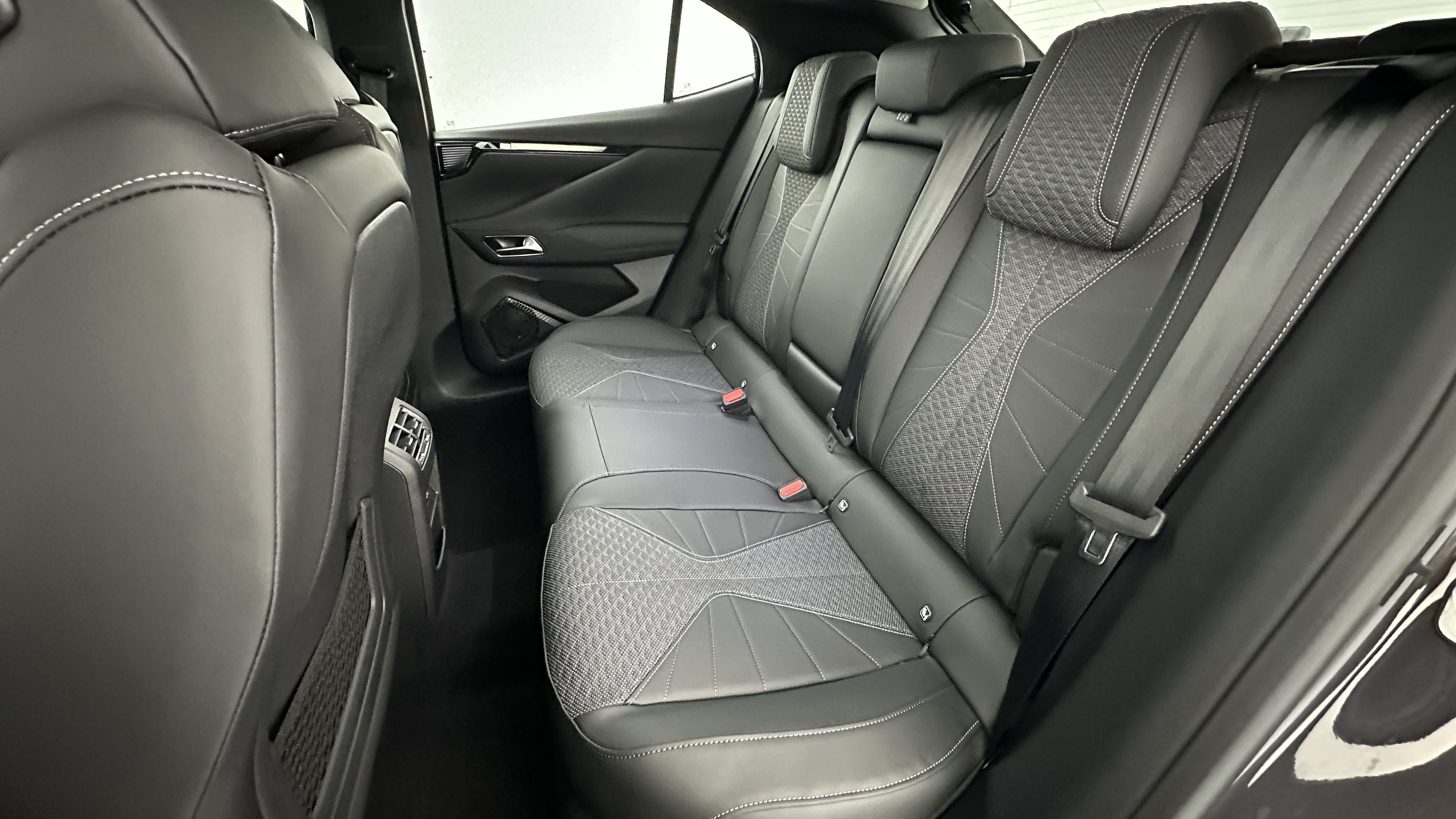 GLI00002411_p53 - DS - DS 4 - 2025 - photo 9