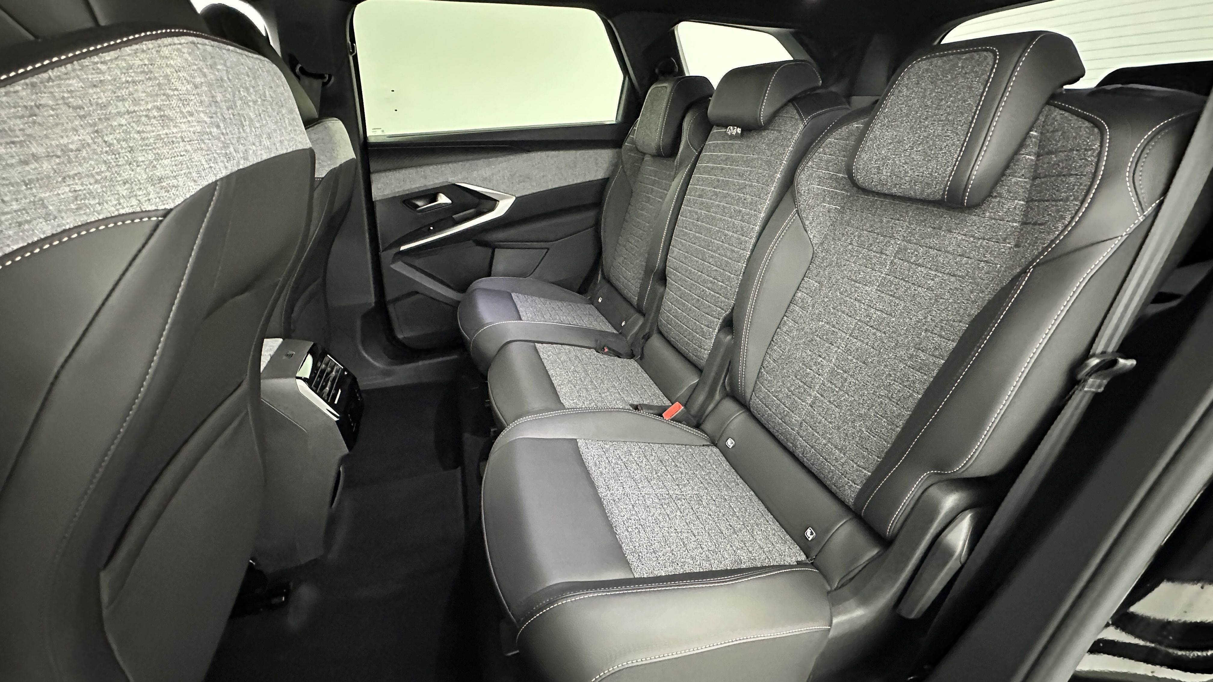 GLI00002788_p53 - PEUGEOT - 5008 - 2025 - photo 9