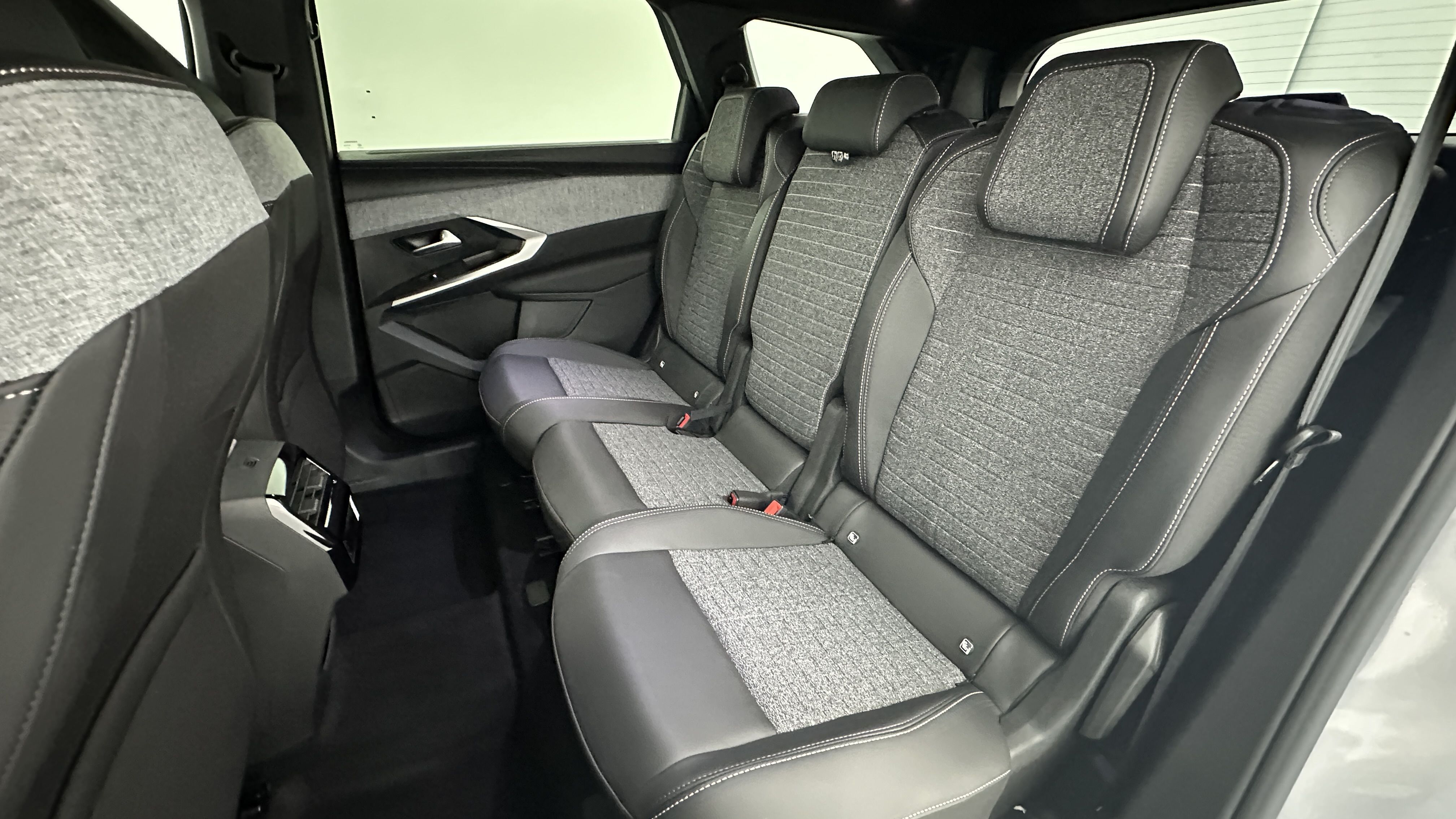 GLI00002787_p53 - PEUGEOT - 5008 - 2025 - photo 9