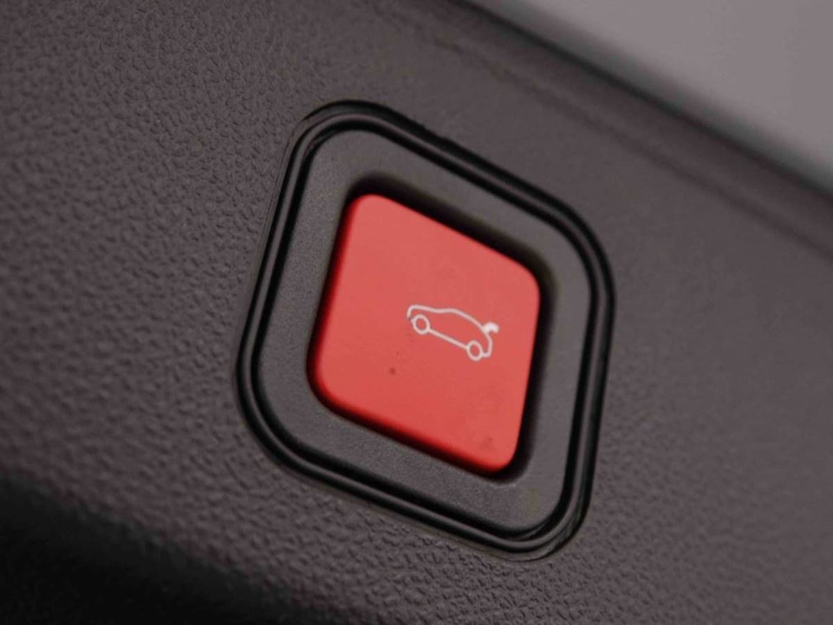 357541_p2 - JEEP - AVENGER - 2026 - photo 7