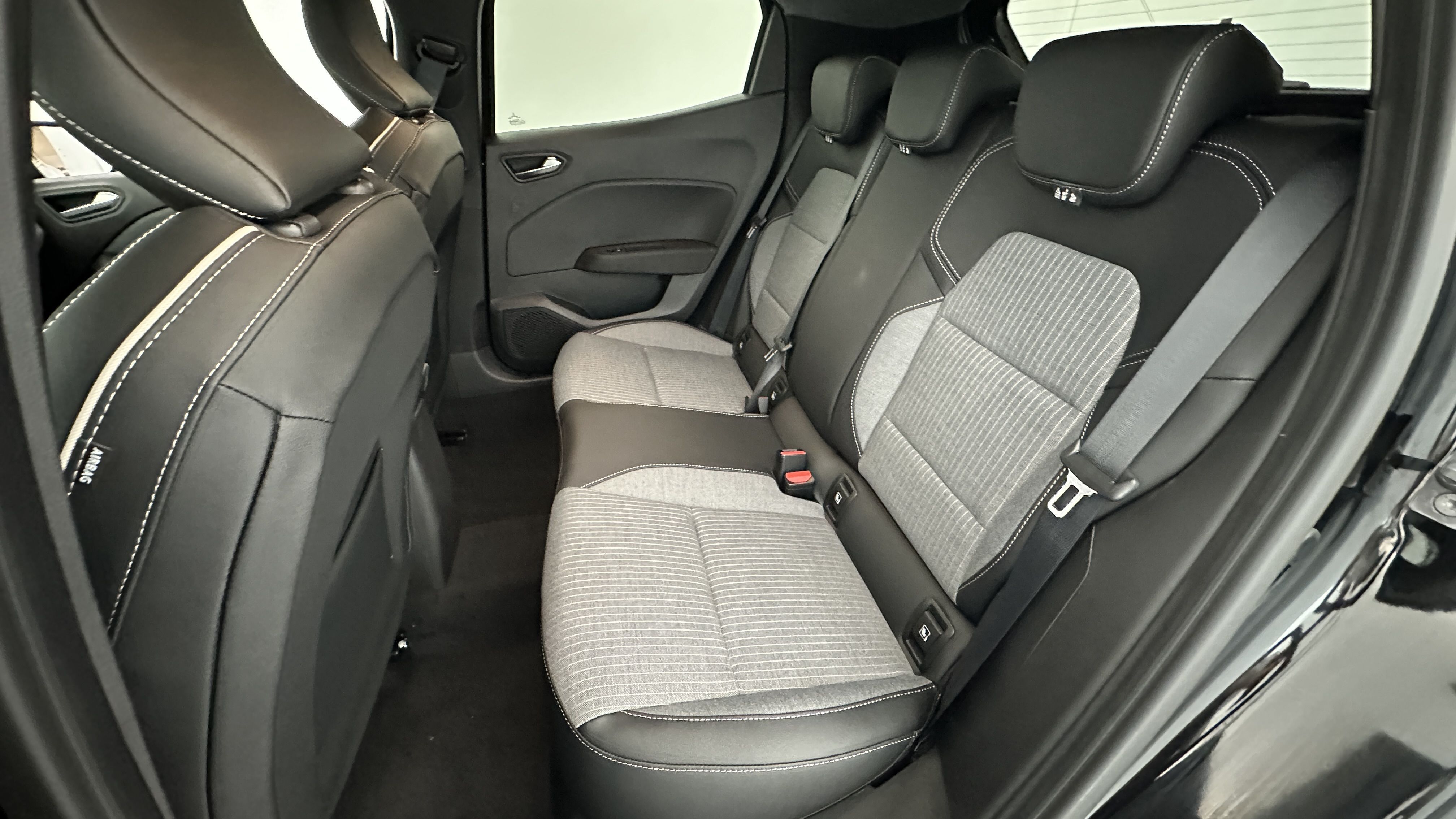 GLI00002864_p53 - RENAULT - CLIO - 2025 - photo 9