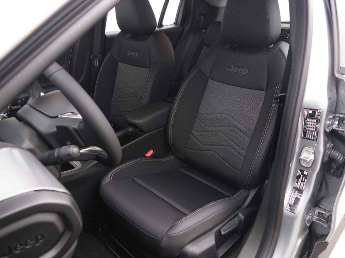 362735_p2 - JEEP - AVENGER - 2026 - photo 7