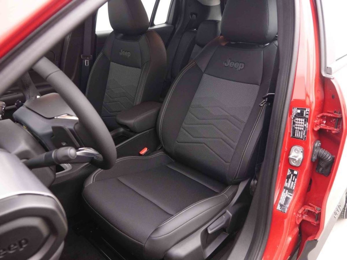 360321_p2 - JEEP - AVENGER - 2026 - photo 7