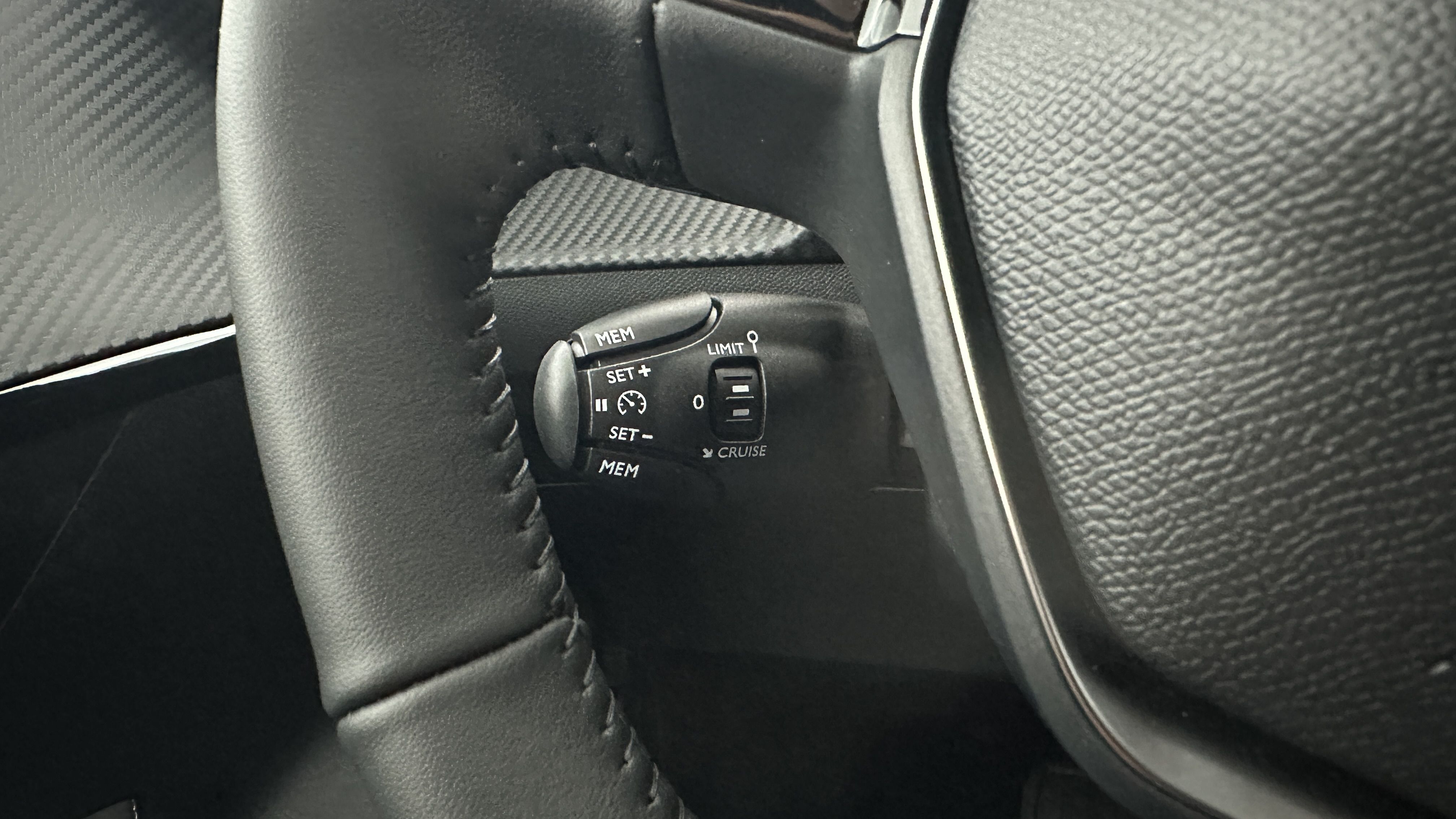 GLI00009511_p53 - PEUGEOT - 208 - 2025 - photo 19