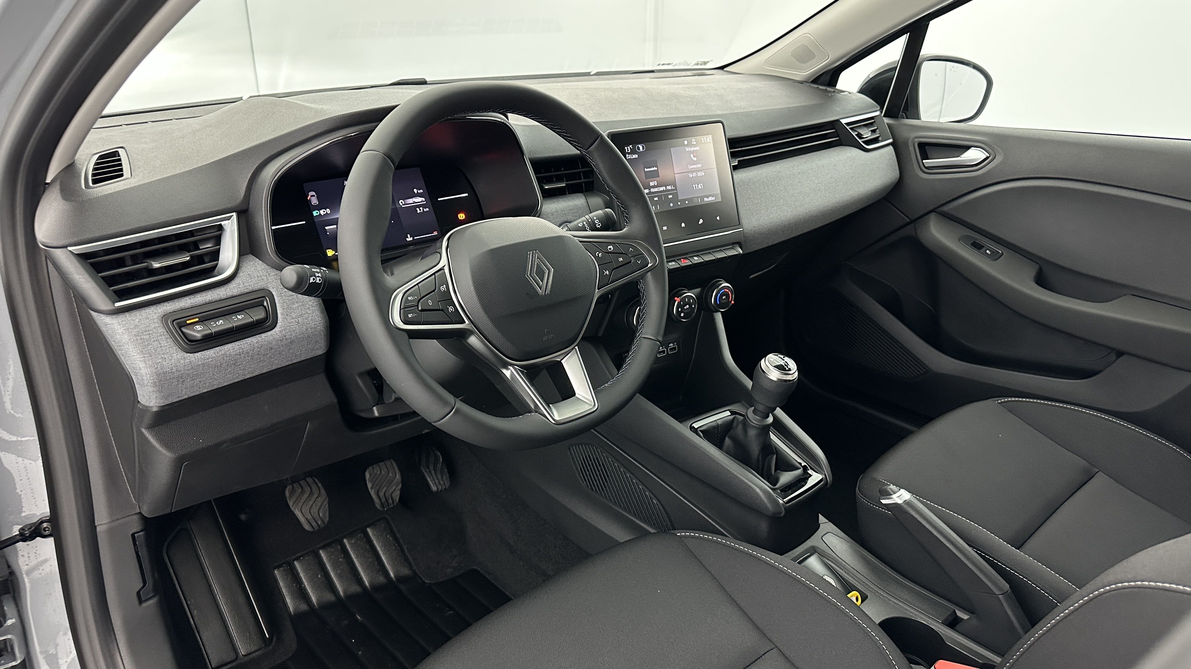 GLI00010438_p53 - RENAULT - CLIO - 2025 - photo 6