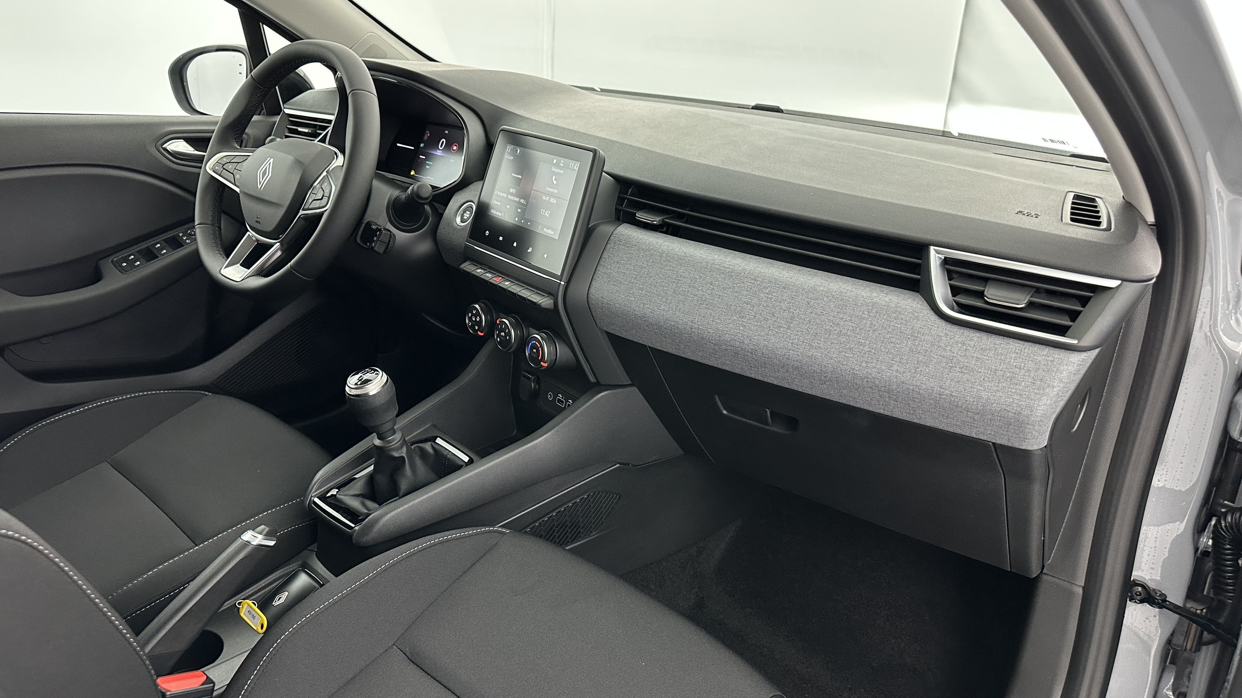 GLI00010435_p53 - RENAULT - CLIO - 2025 - photo 8