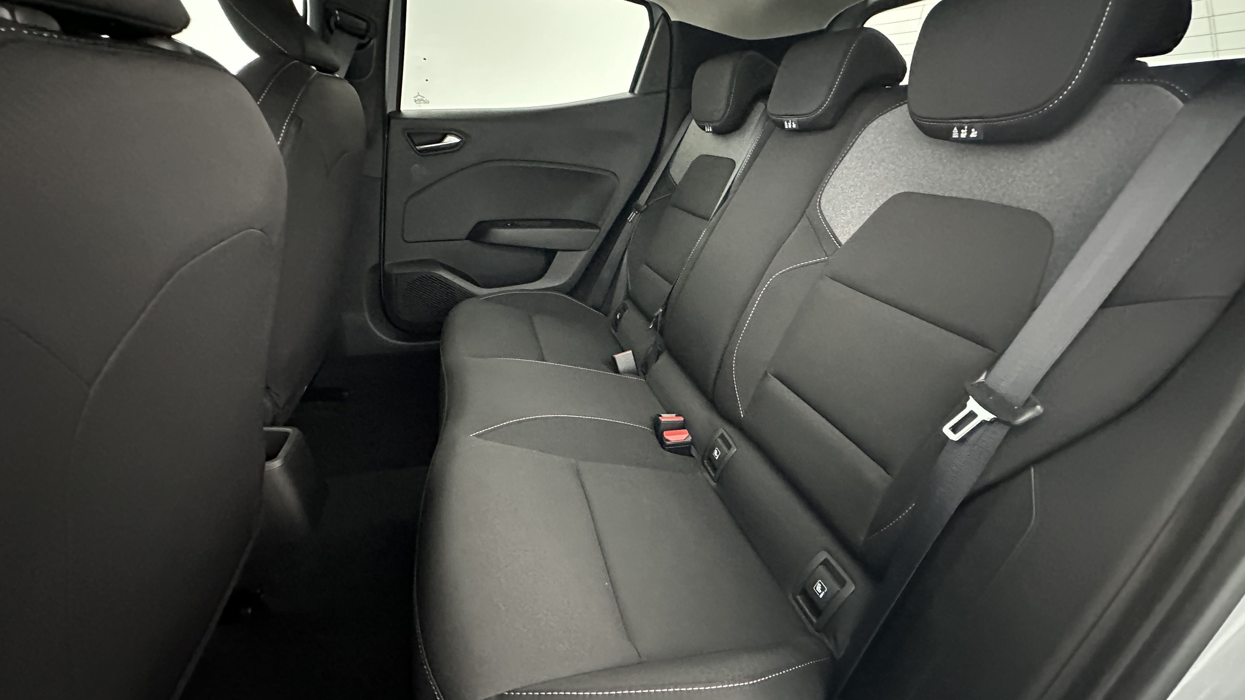 GLI00010435_p53 - RENAULT - CLIO - 2025 - photo 9