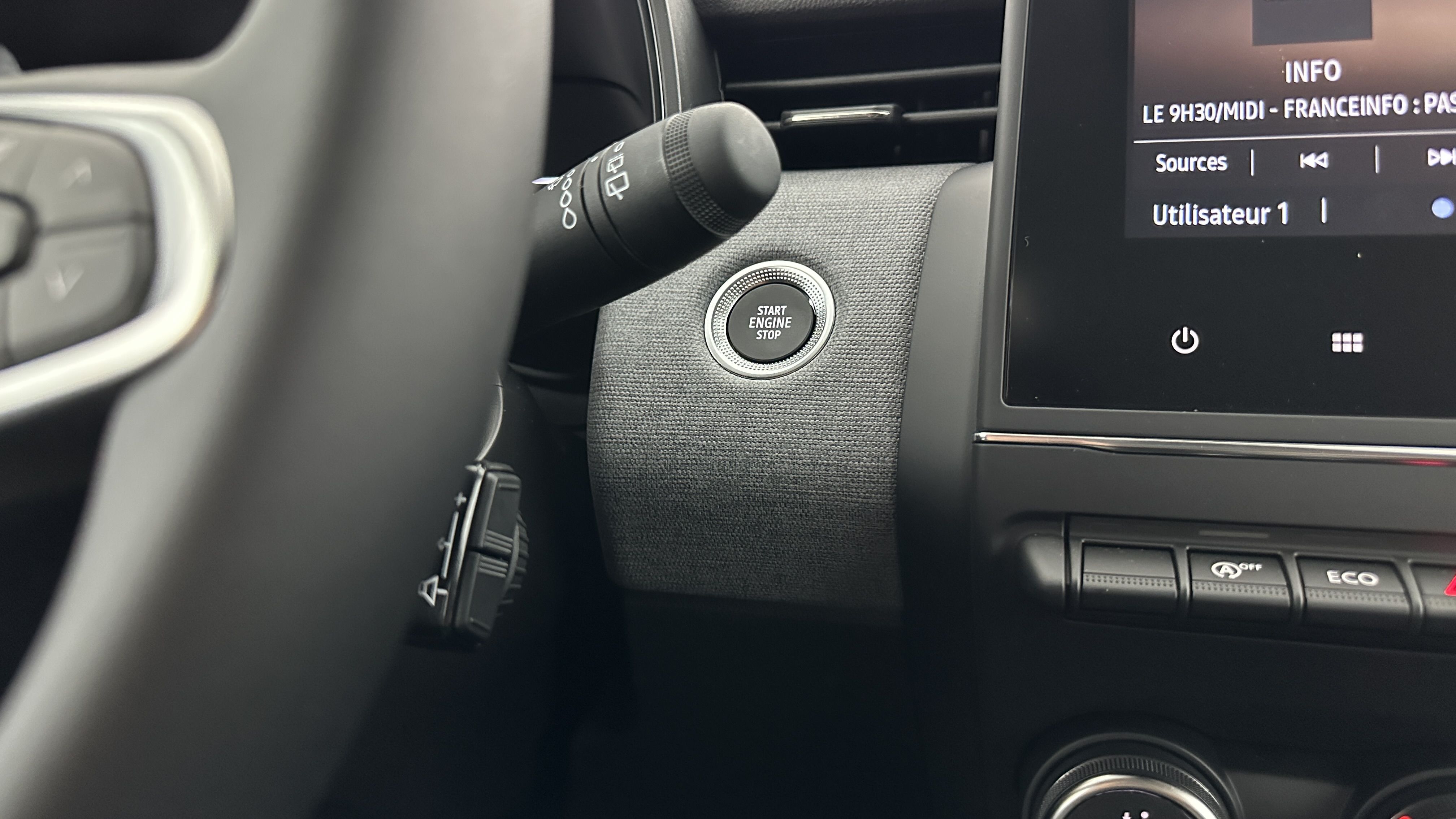 GLI00010435_p53 - RENAULT - CLIO - 2025 - photo 20