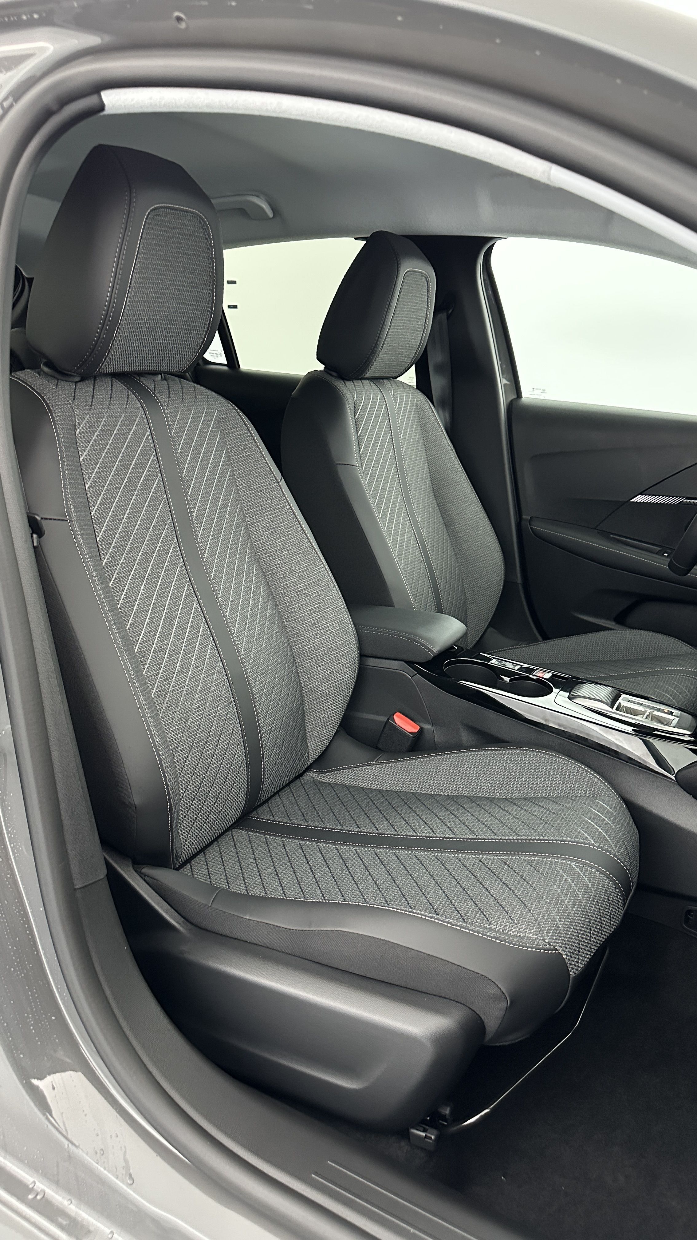 GLI00009517_p53 - PEUGEOT - 208 - 2025 - photo 17