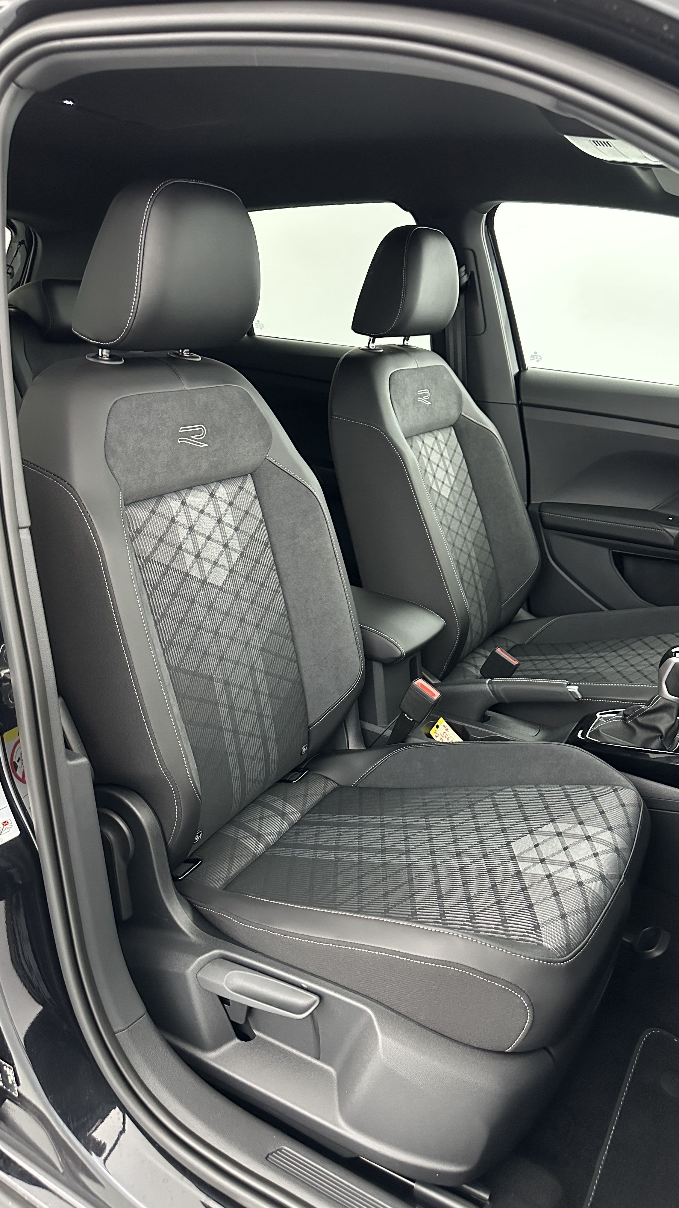 GLI00002897_p53 - VOLKSWAGEN - T CROSS - 2025 - photo 23