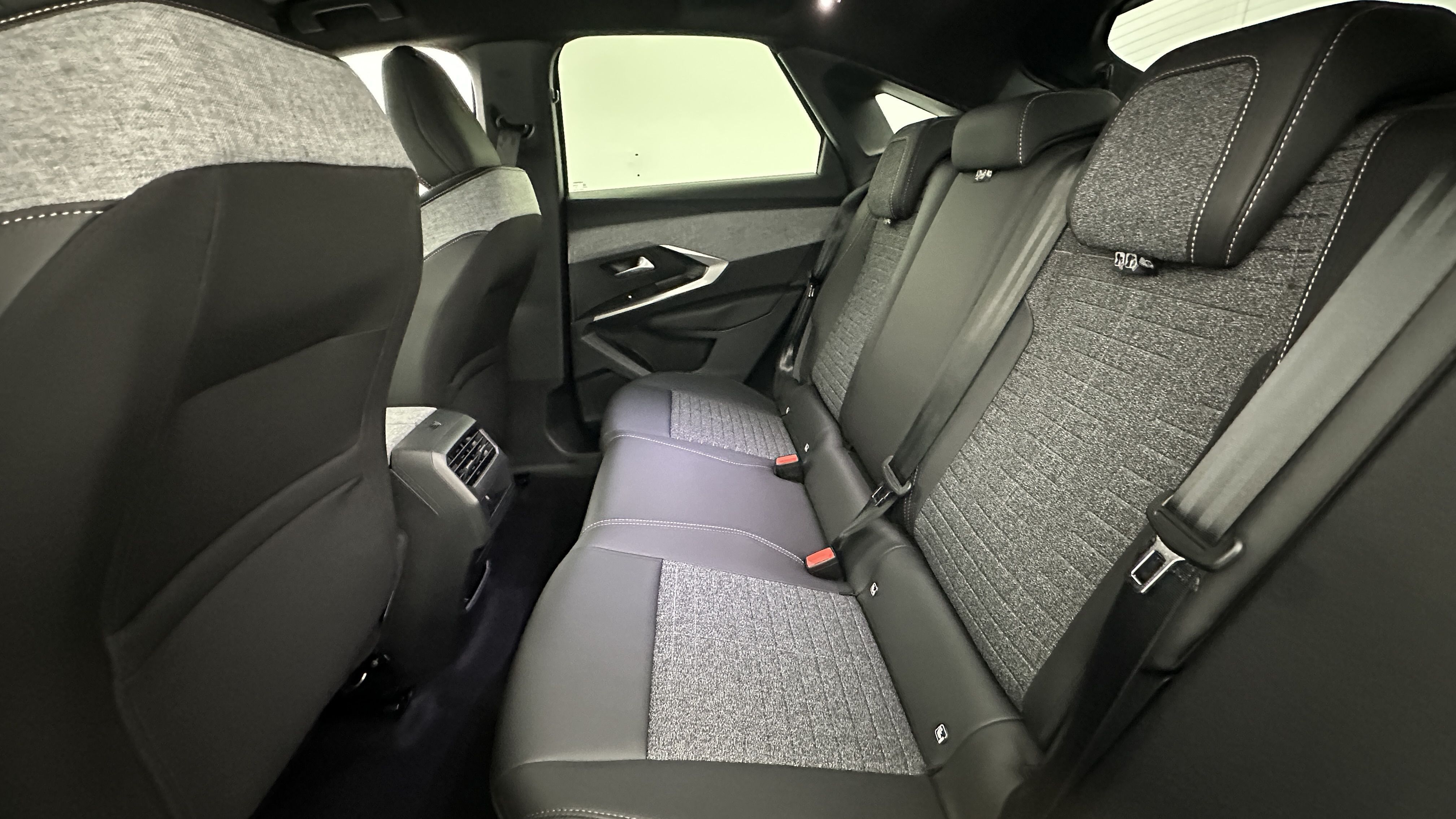 GLI00012563_p53 - PEUGEOT - 3008 - 2025 - photo 9