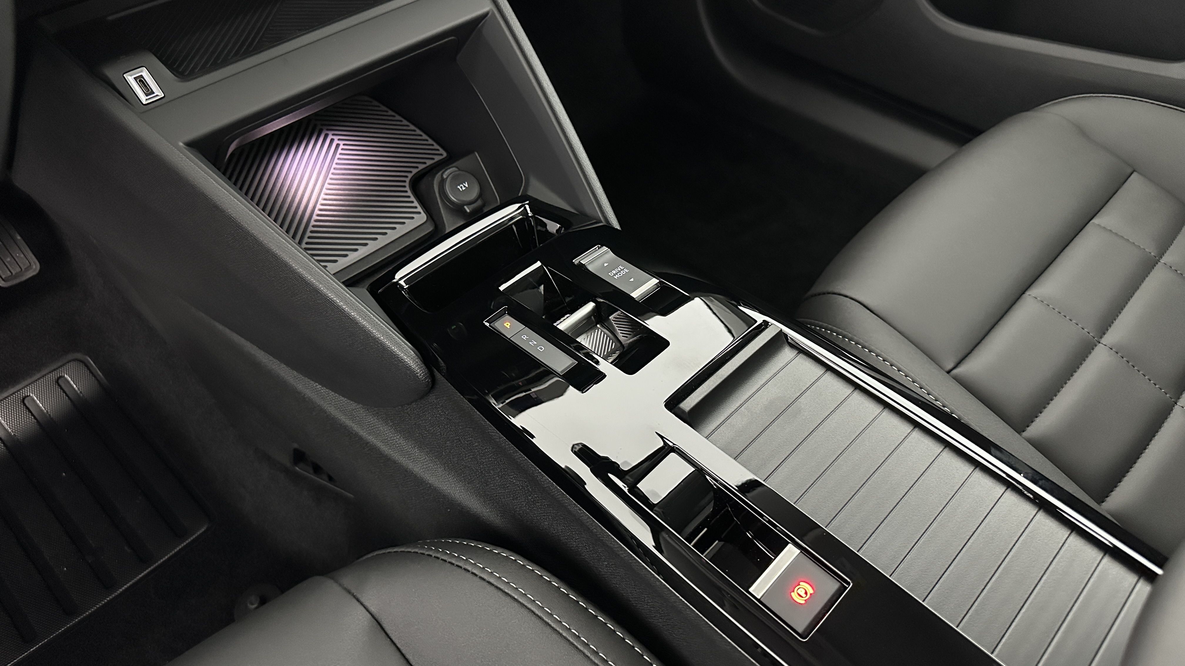 GLI00018726_p53 - CITROEN - C4 - 2025 - photo 17