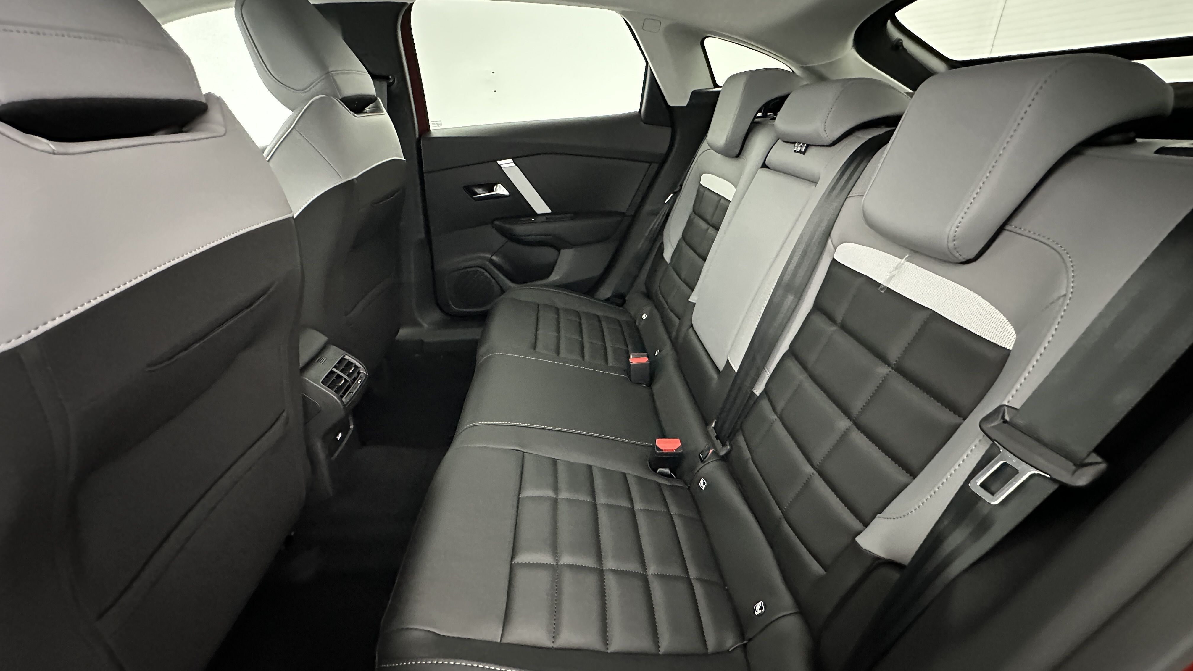 GLI00018727_p53 - CITROEN - C4 - 2025 - photo 9