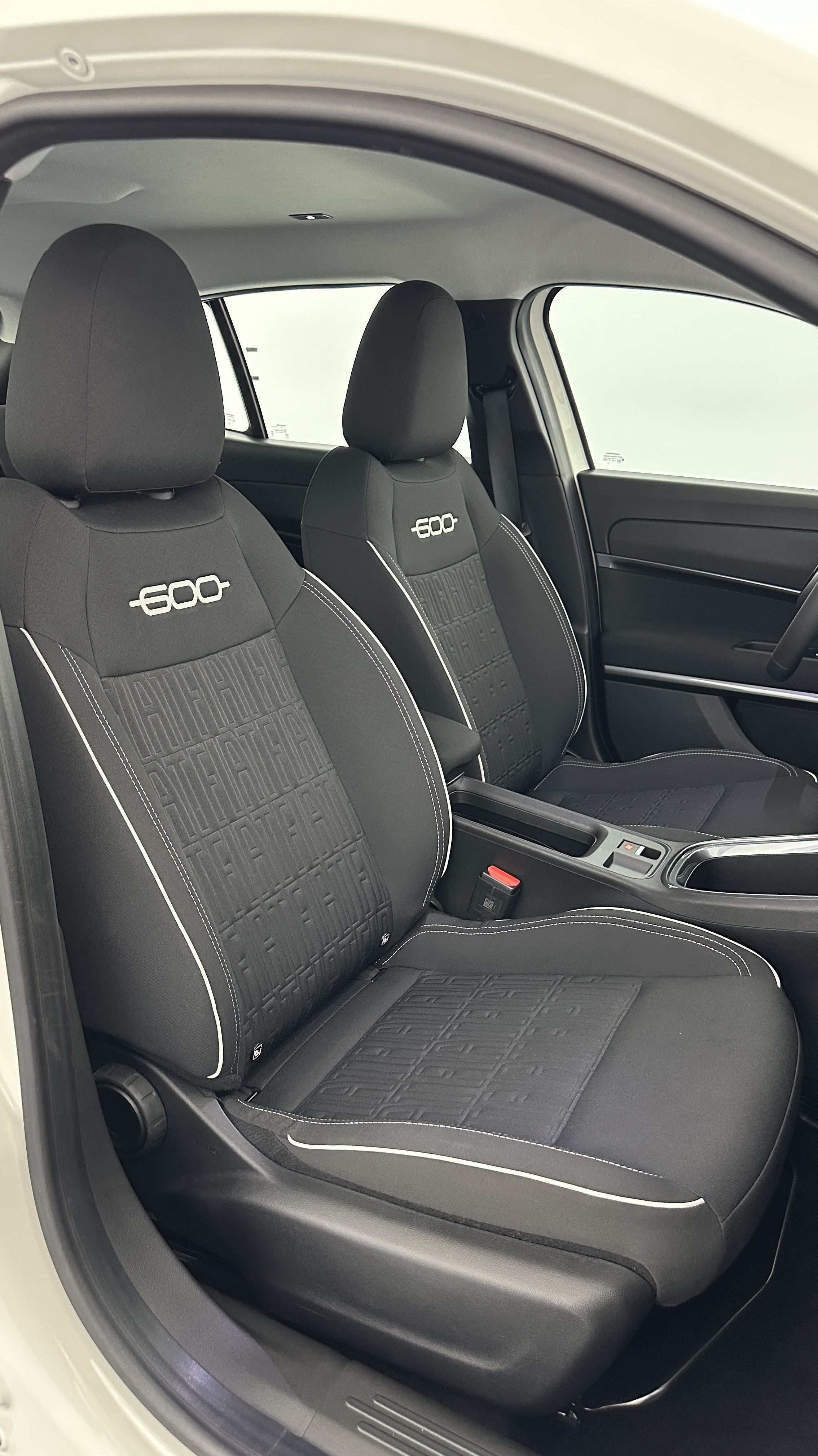 GLI00026496_p53 - FIAT - 600 - 2025 - photo 18