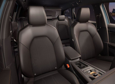 384272_p2 - CUPRA - LEON - 2026