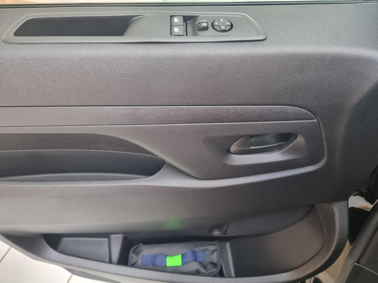 0679-0002935_p68 - CITROEN - JUMPY - 2025 - photo 17