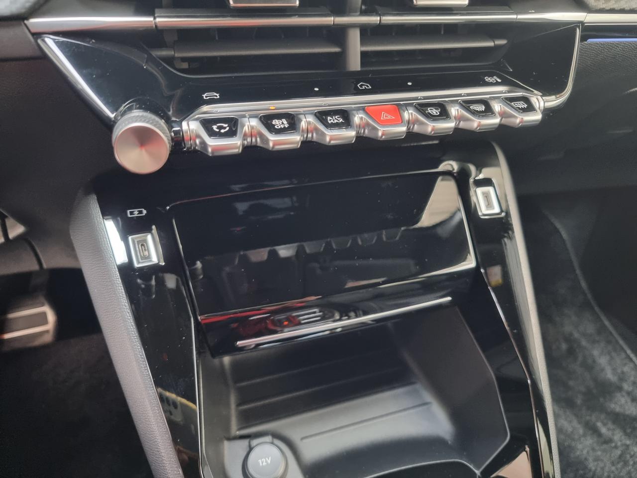 0679-0003374_p68 - PEUGEOT - 208 - 2025 - photo 17