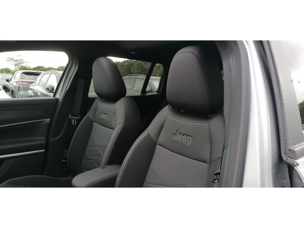 389691_p2 - JEEP - AVENGER - 2026 - photo 6