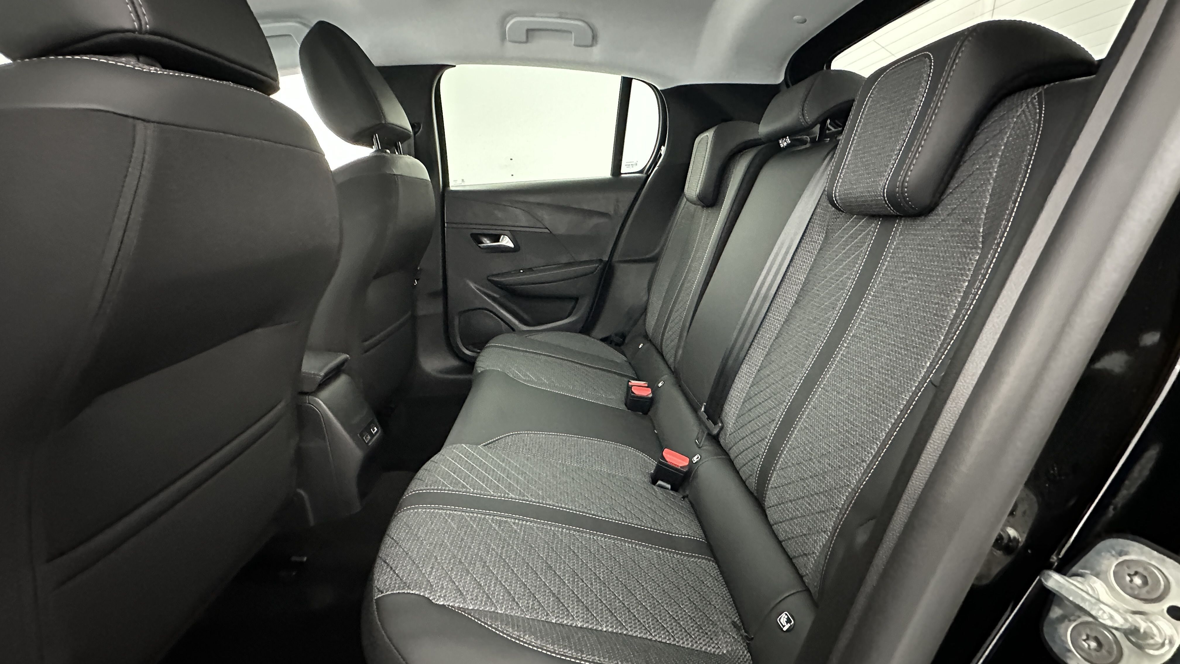GLI00009592_p53 - PEUGEOT - 208 - 2025 - photo 9