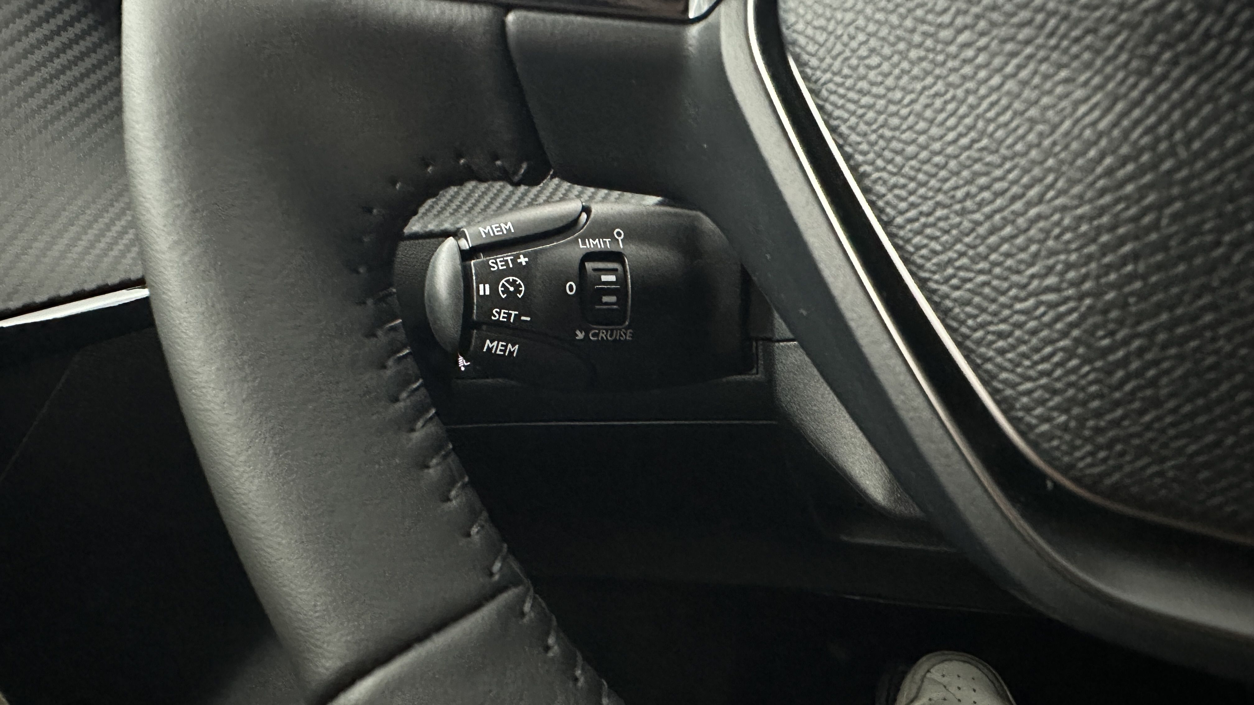 GLI00009592_p53 - PEUGEOT - 208 - 2025 - photo 19