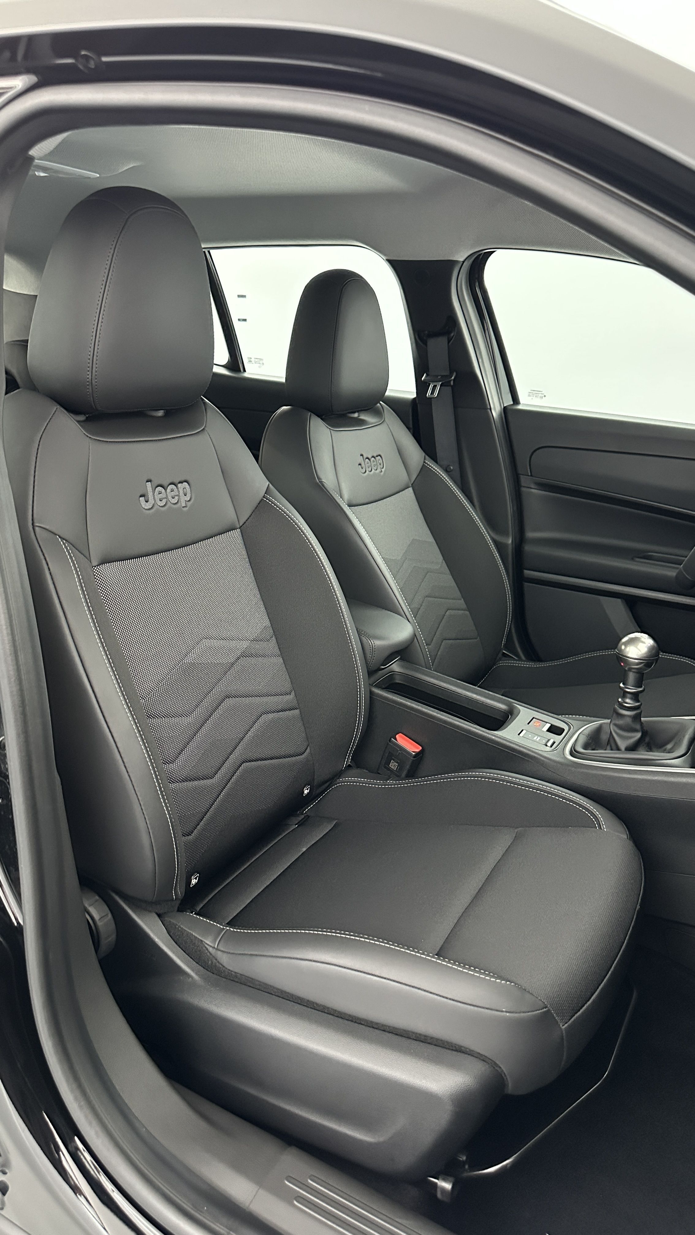GLI00035636_p53 - JEEP - AVENGER - 2025 - photo 18